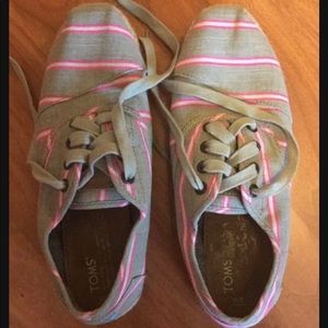 Toms Shoes